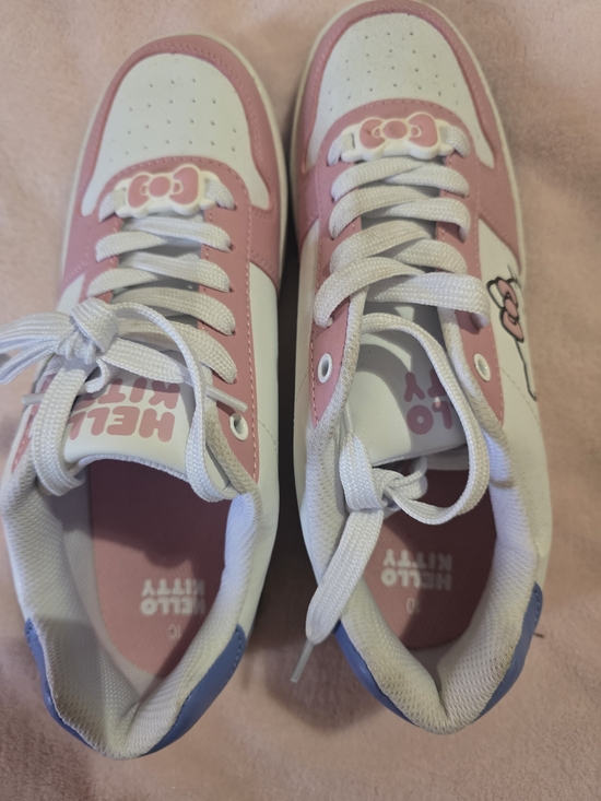 Hello Kitty Shoes - Hello Kitty White and Pink Low-Top Sneakers